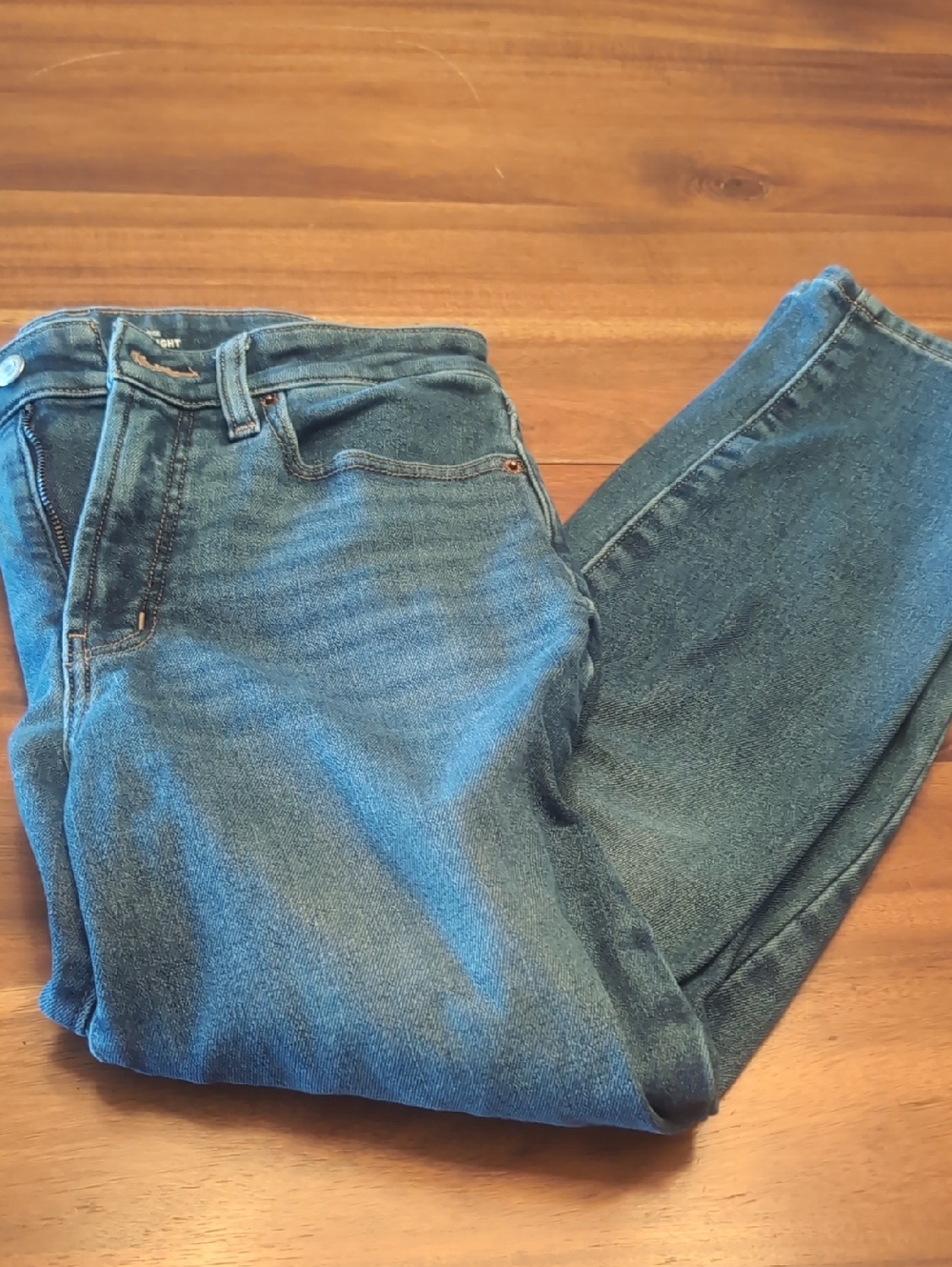 Old Navy Built In Warm Women's Straight Leg Jeans in Medium Blue Wash